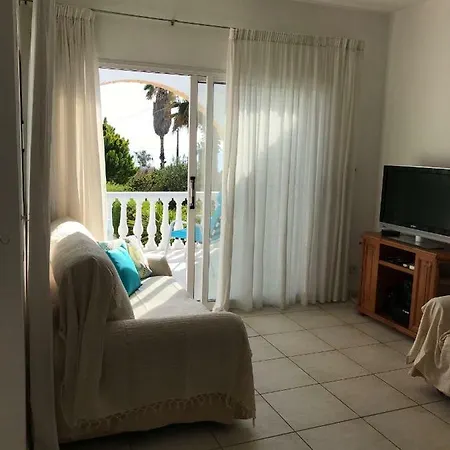 Nyaraló Estella Péjia
